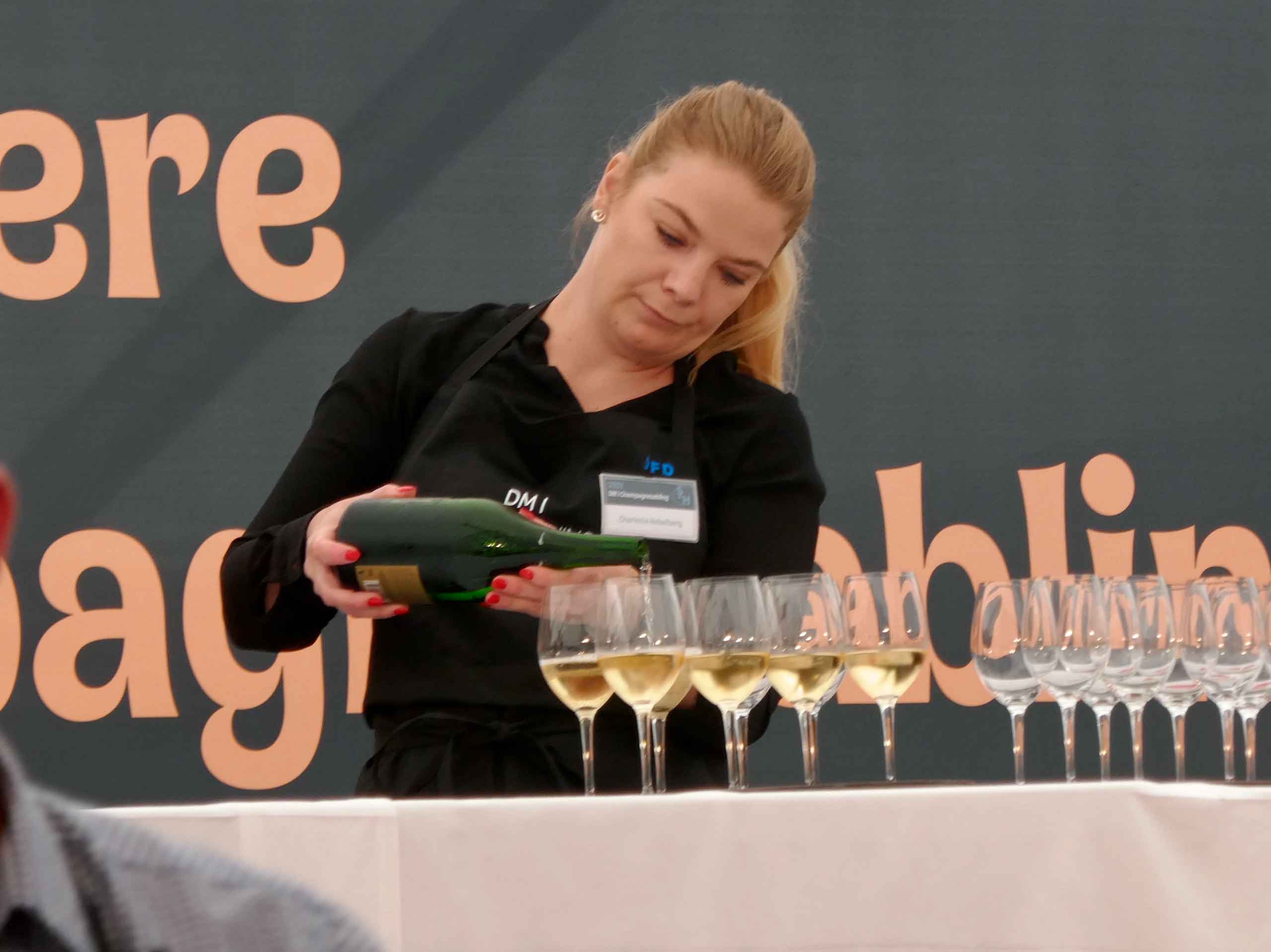 Champagne sabling