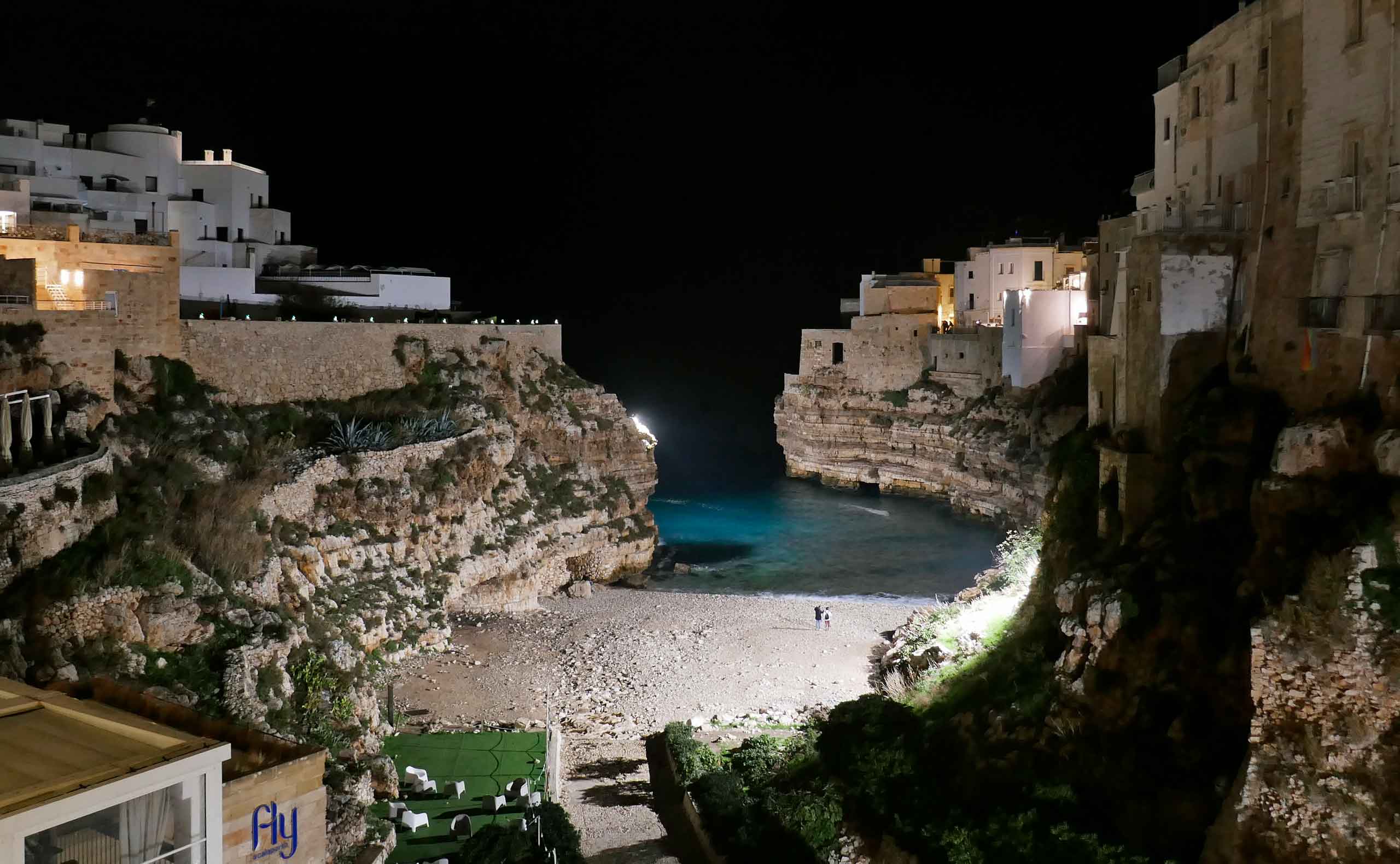 Stranden by Night