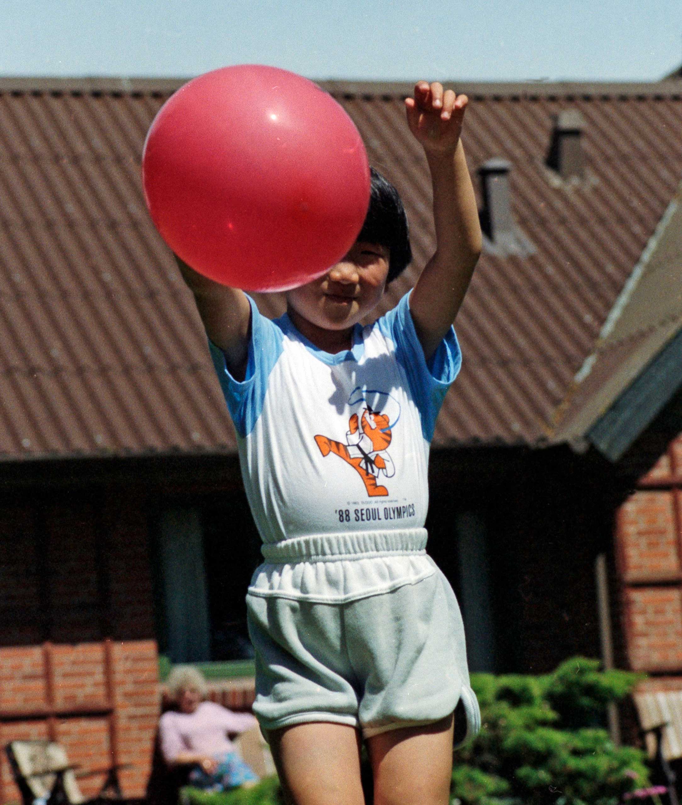 Boldspil på plænen