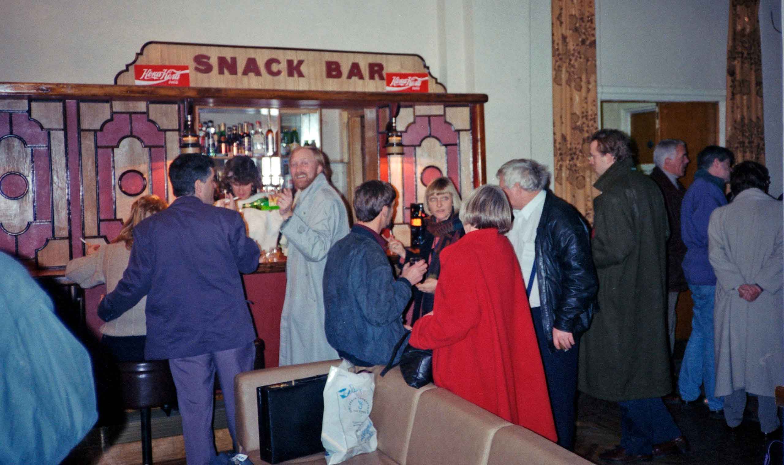 Det tog sin tid, og vi tømte baren imens