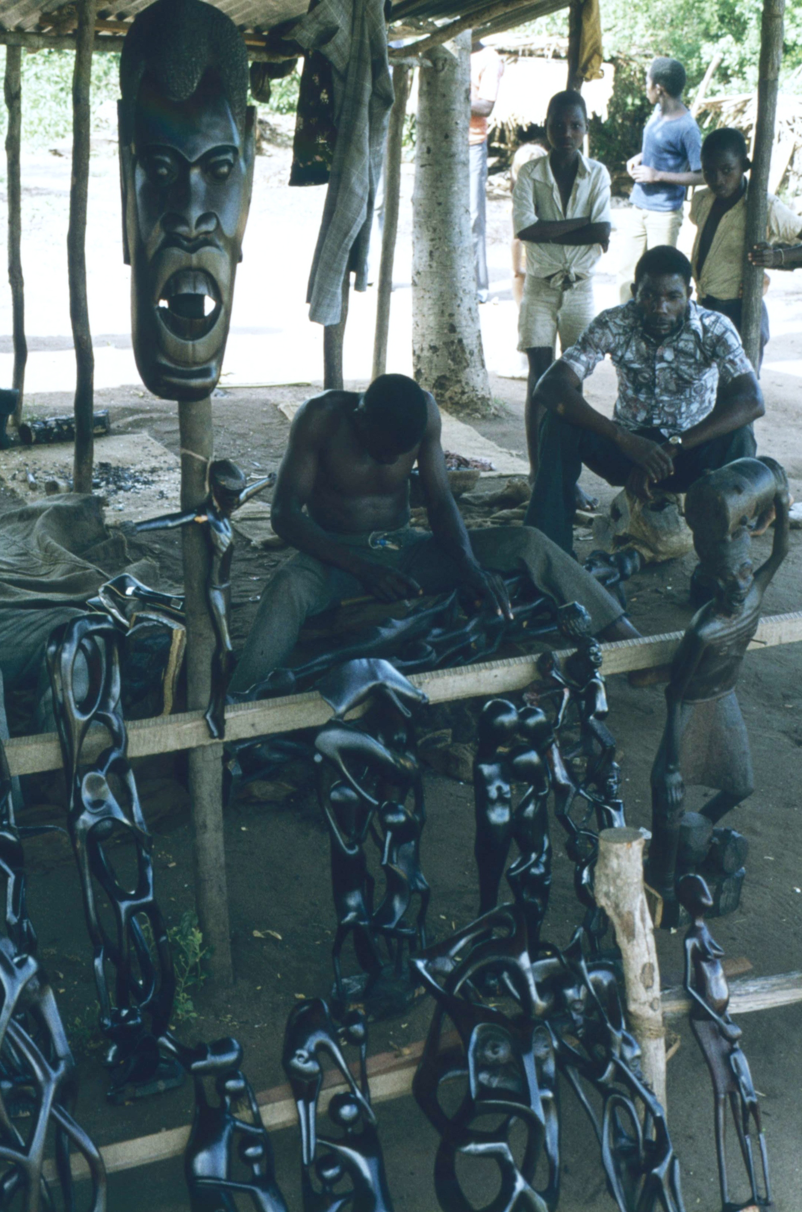 Udskårne træfigurer