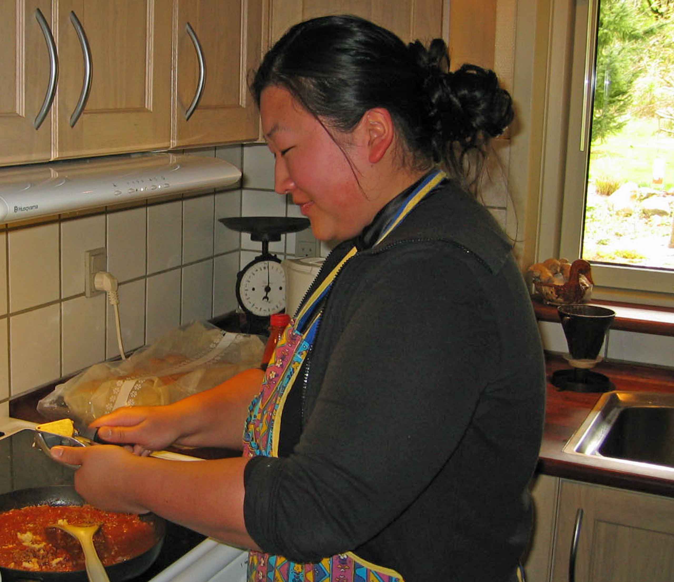Anja i køkkenet