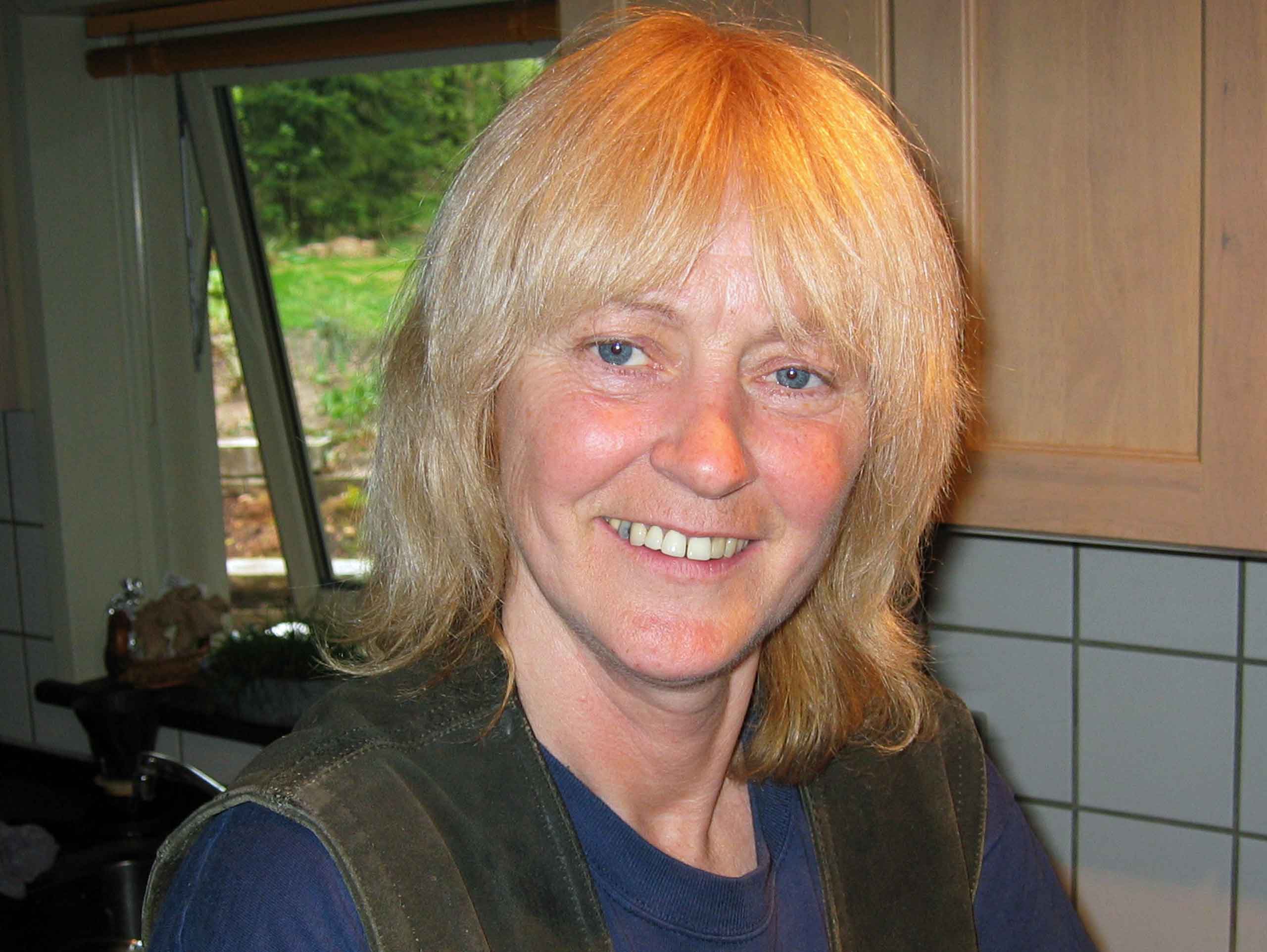 Benthe i. køkkenet