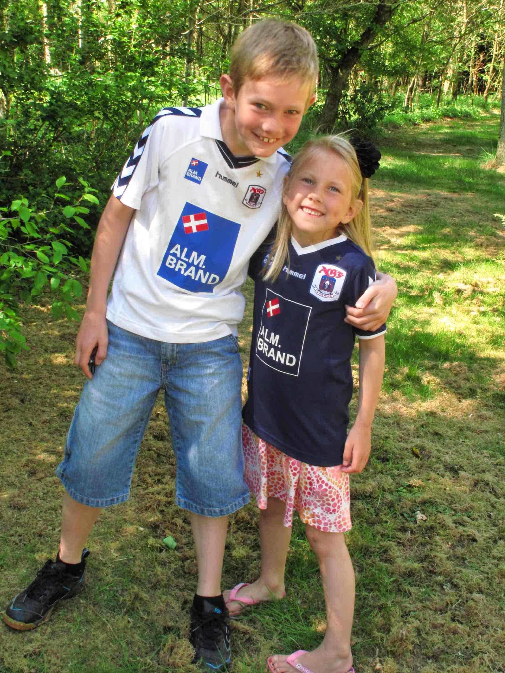 Mie og Marcus i skoven