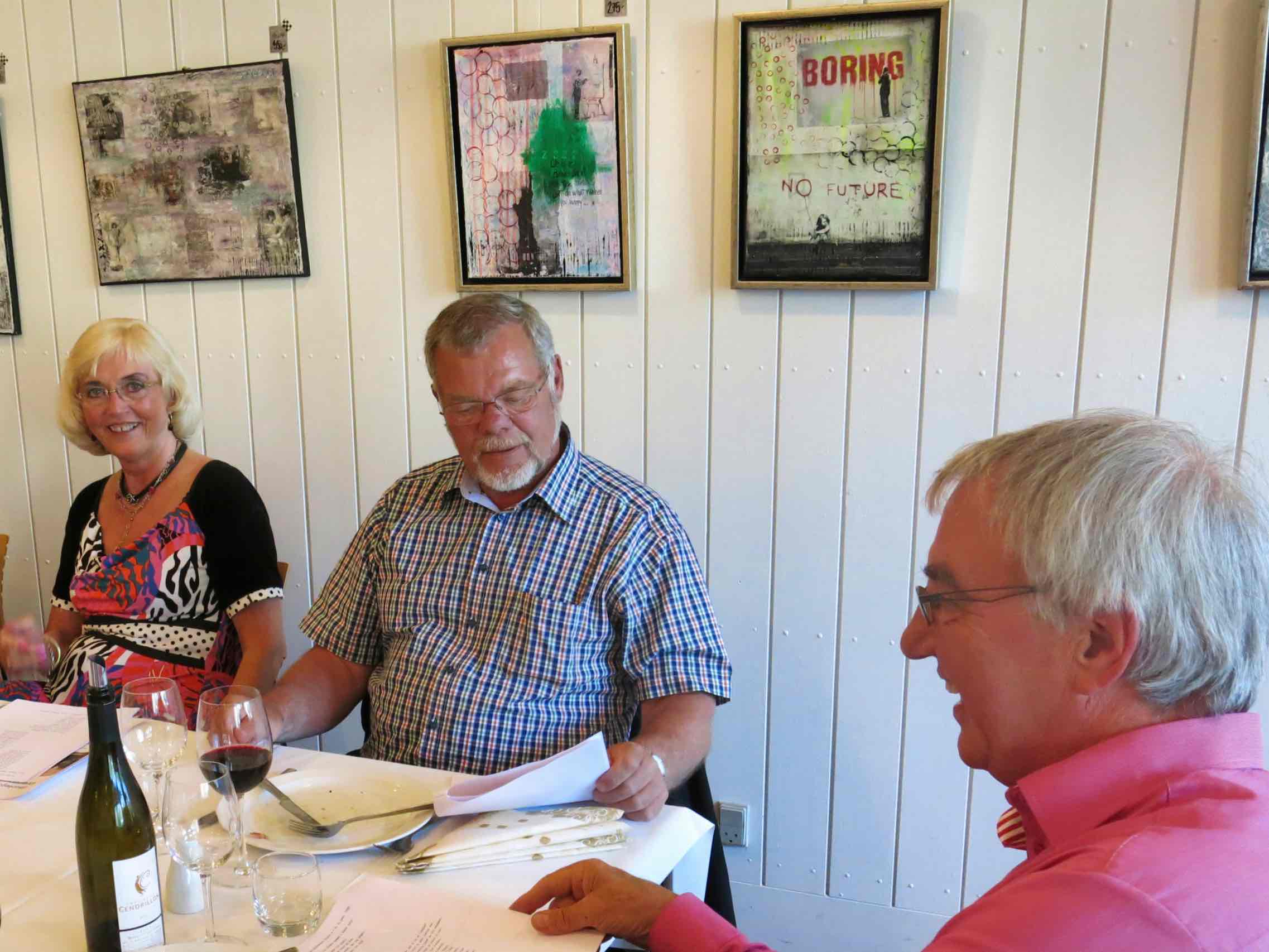 Egon Thomsen mellem Hanne og Poul Erik Gregersen