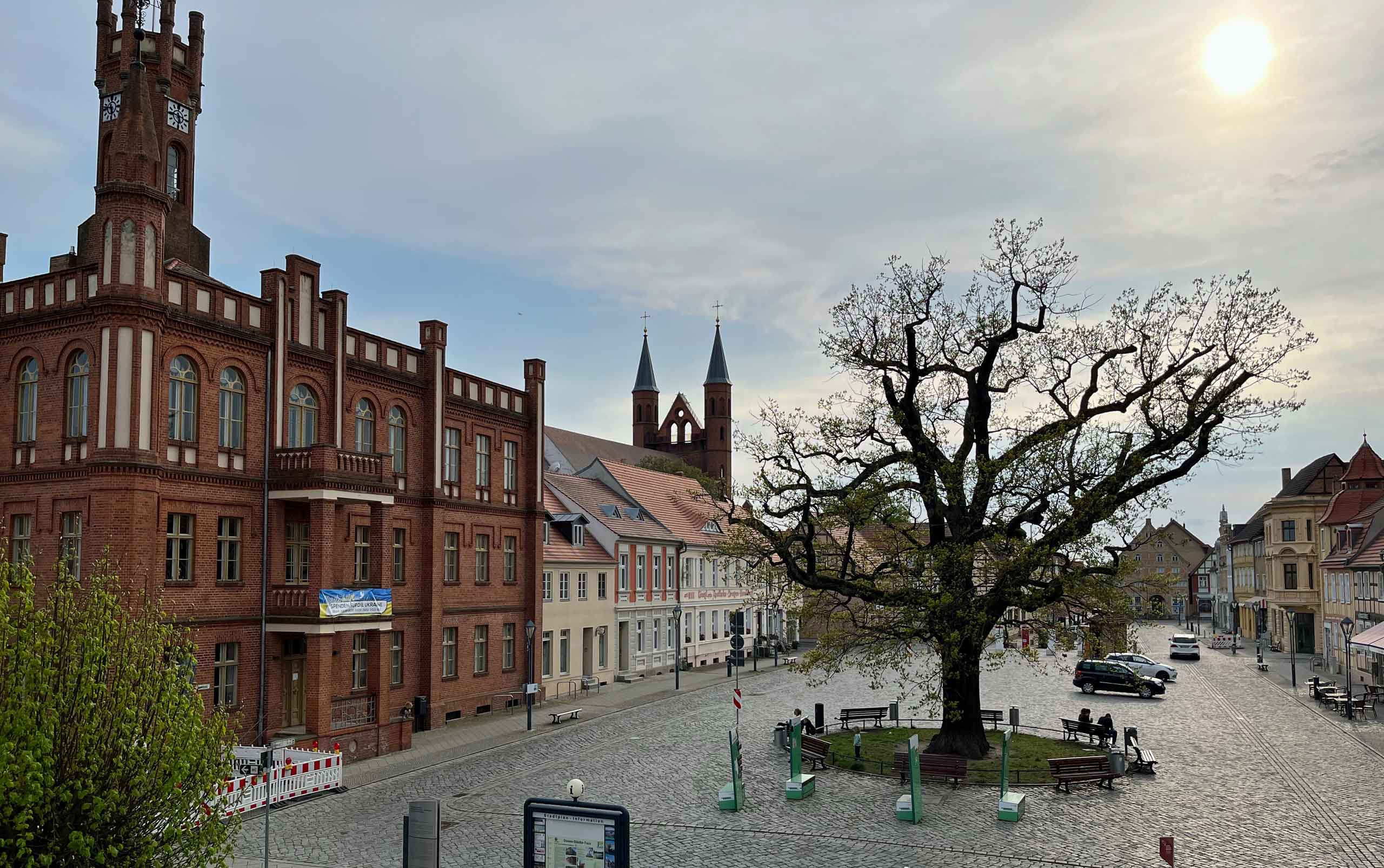 Markedspladsen i modlys